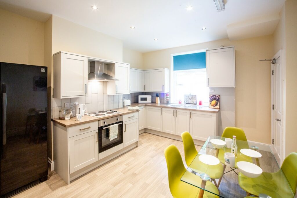 12 Woodthorpe Terrace, Huddersfield HD1 3HY