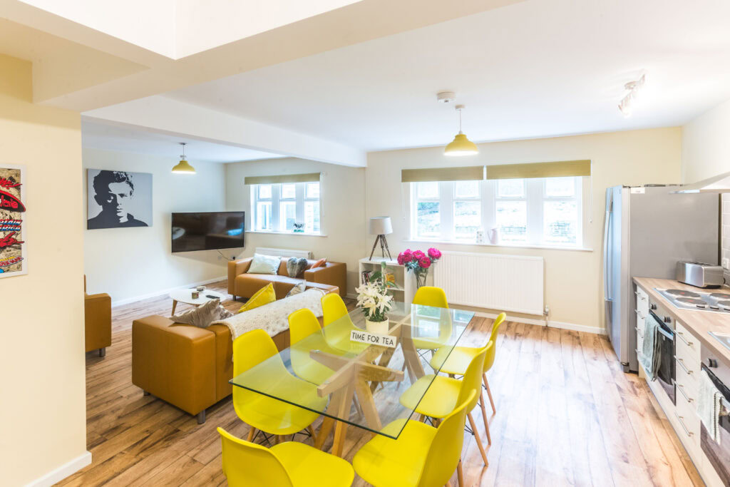 The Wing, Highroyd House, Moldgreen, Huddersfield HD5 9DP